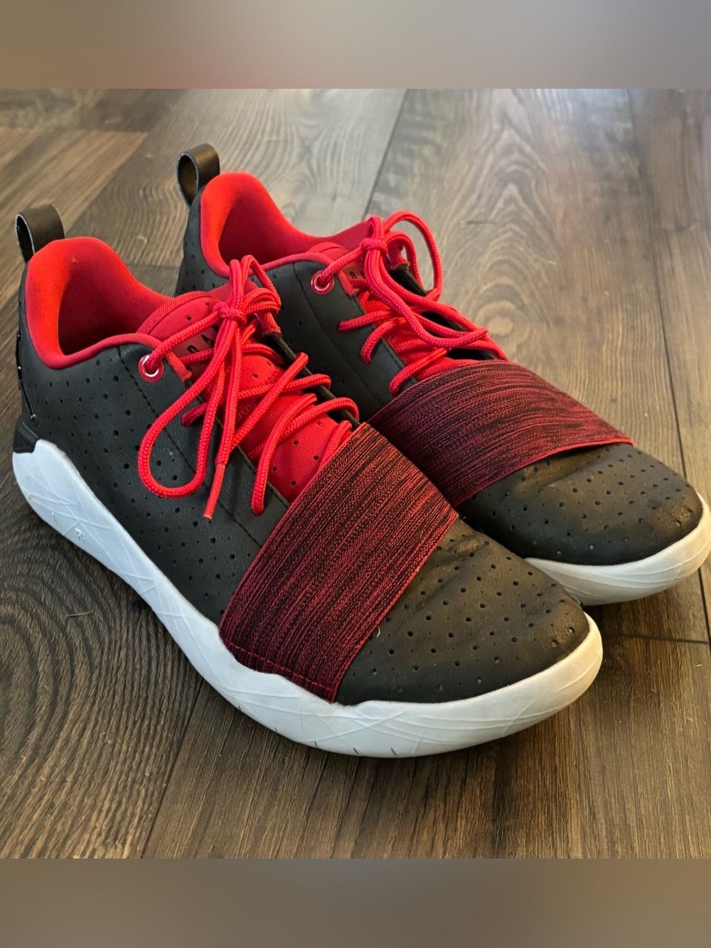 Nike Air Jordan Breakout Men's Athletic Sneakers in Black and Red Size 9